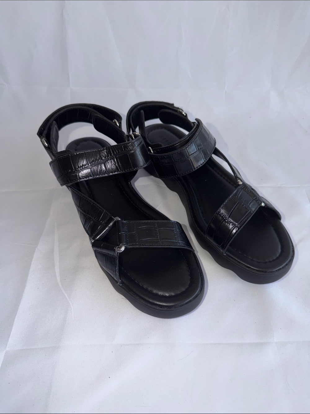 Aerosoles Wave Black Croco Double Strap Platform Sport Sandals NWT Size 10